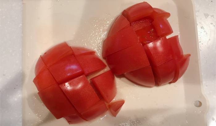 トマトの角切り