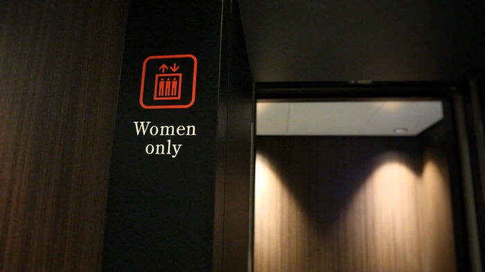 女性専用エレベーター